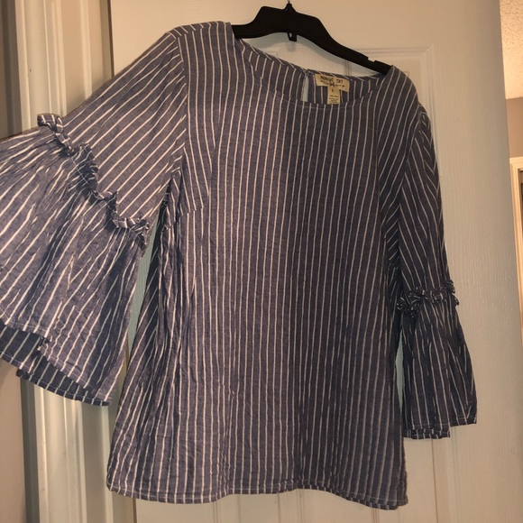 Bell sleeve top - Picture 1 of 1